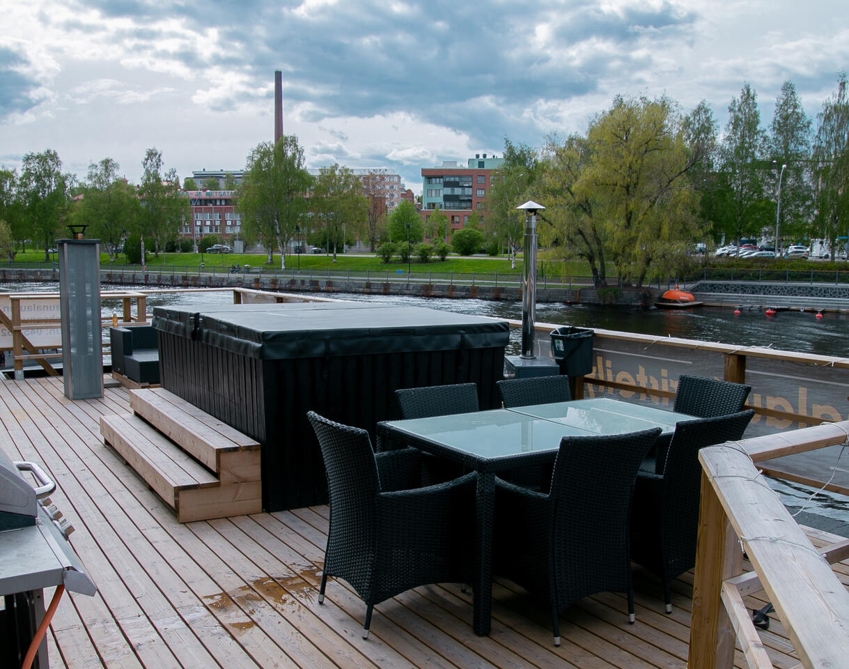 Blackbox yläkansi Blackbox yläkansi